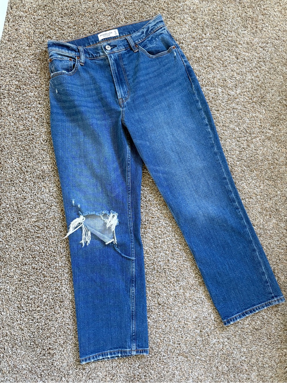 Abercrombie & Fitch Distressed Straight-Leg Jeans • Size 27